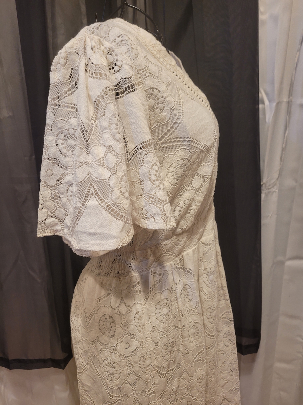 Flying Tomato Ivory Lace V-Neck Midi Dress - Picture 3 of 7